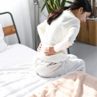 ぎっくり腰女性